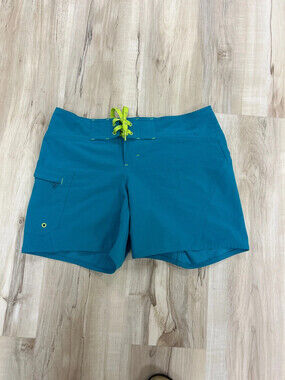 Emerald women’s green Athleta shorts size 2